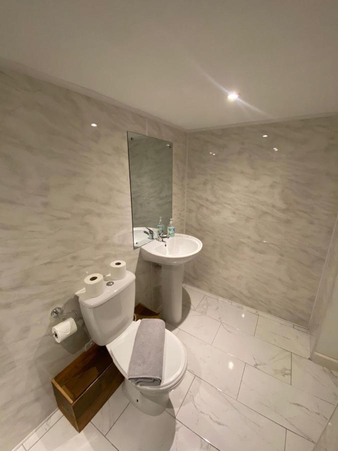 St Margaret'S Ground Floor And Lower Deck Apartment 라이드 외부 사진