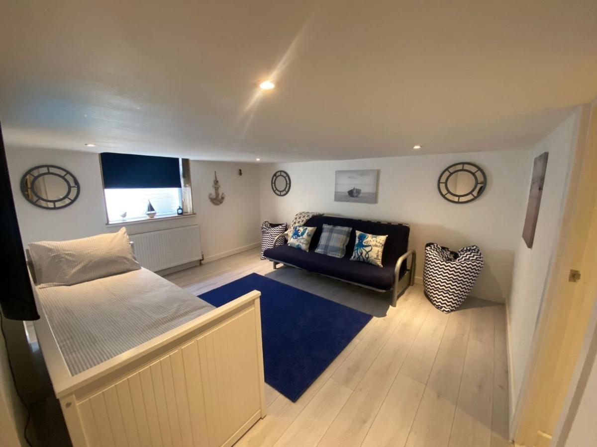 St Margaret'S Ground Floor And Lower Deck Apartment 라이드 외부 사진